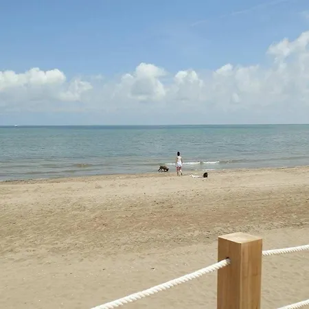 Holiday home Vacaciones Frente Al Mar: Casa Con Wifi, Aire Opcional, Mascotas Bienvenidas Y Playa Perros - Es-184-24 Riumar